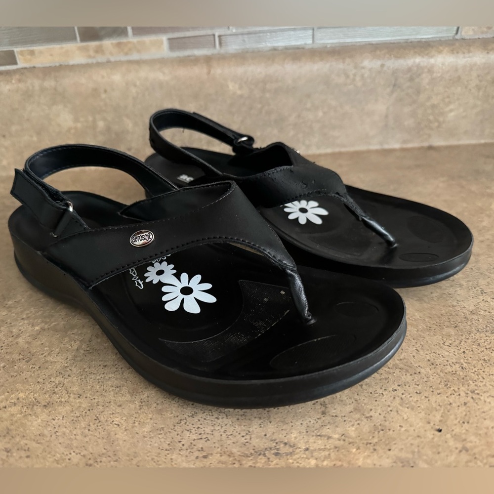 Aerosoft black sandals size 40/9